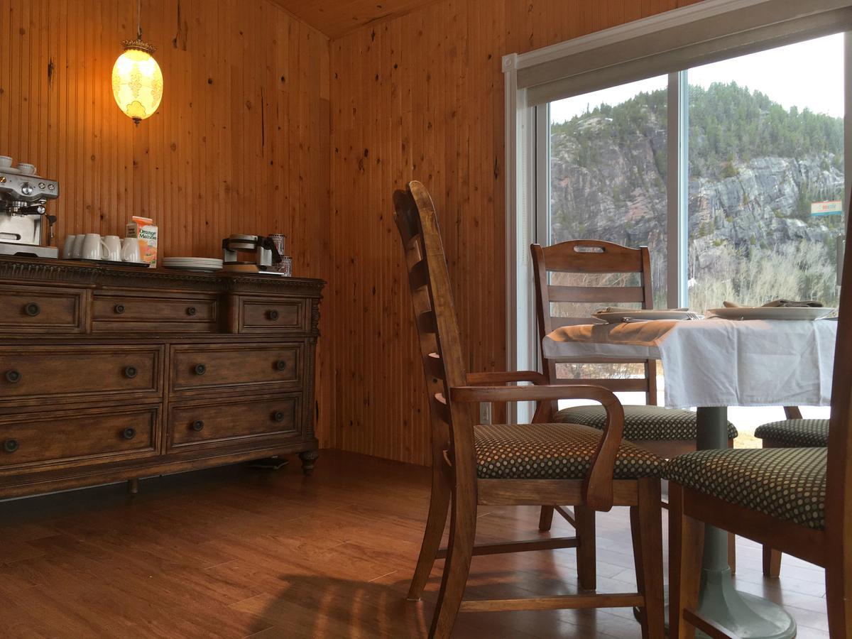La Chouette Viree Bed & Breakfast Grandes Bergeronnes Bagian luar foto