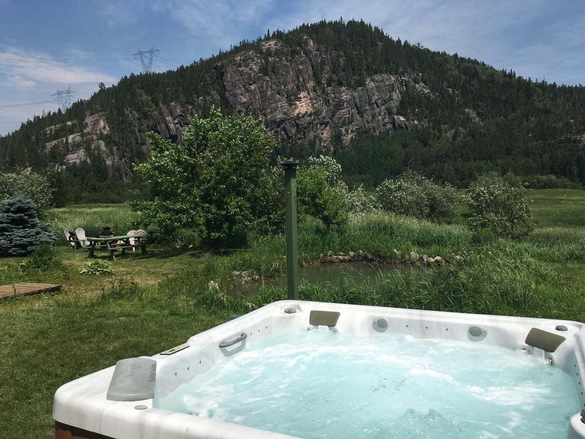 La Chouette Viree Bed & Breakfast Grandes Bergeronnes Bagian luar foto