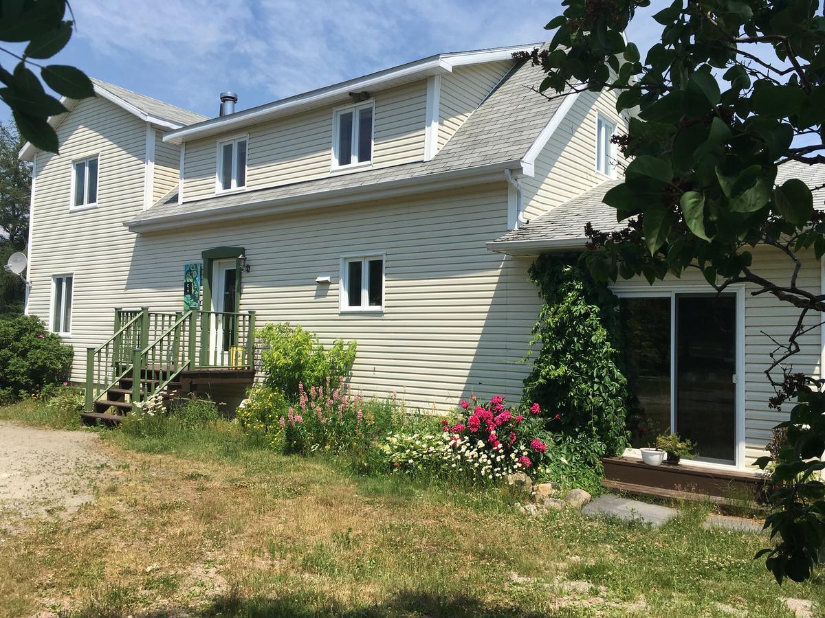 La Chouette Viree Bed & Breakfast Grandes Bergeronnes Bagian luar foto