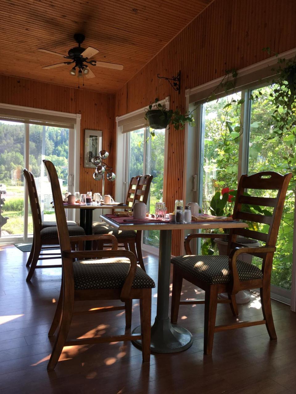 La Chouette Viree Bed & Breakfast Grandes Bergeronnes Bagian luar foto